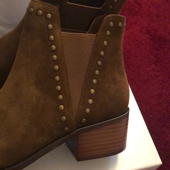 Steve Madden suede boots. - Picture 2 of 6